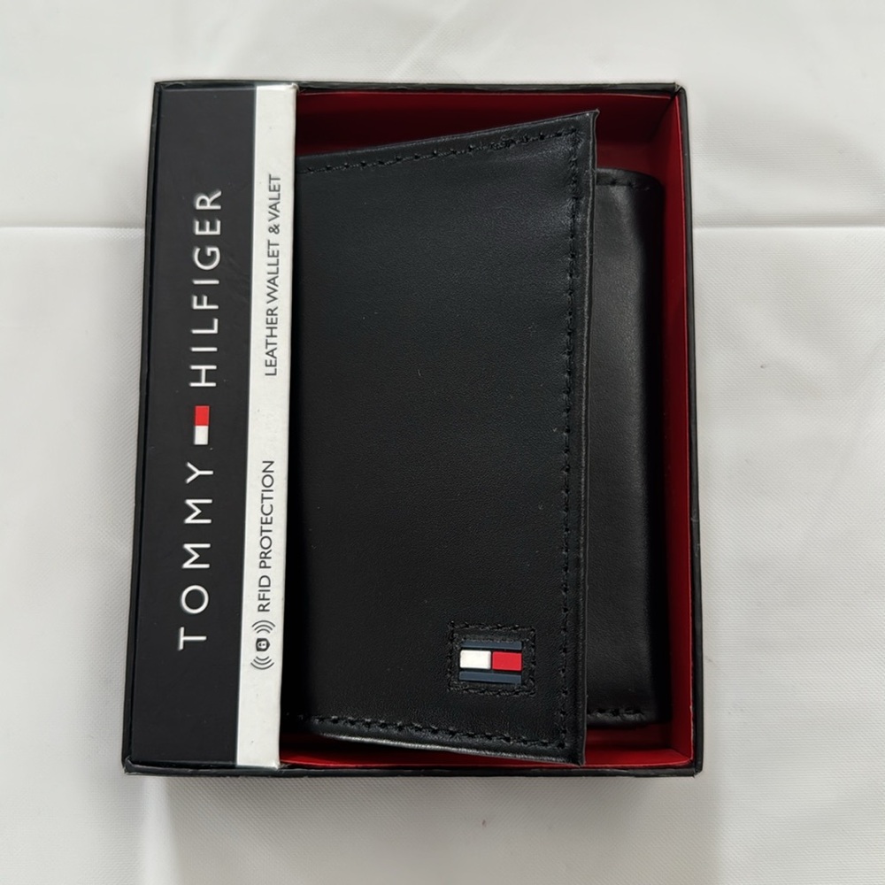 Tommy Hilfiger Black Leather Trifold Wallet In Box RFID Protection 31HP110019